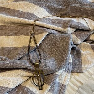 Gold tone and bead Pendant Necklace(bw)